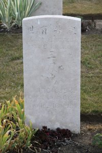 Les Baraques Military Cemetery Sangatte - Wang Feng Ming, 